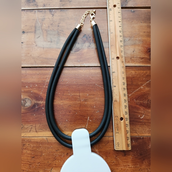 Reversible Black and White Statement Necklace - Picture 12 of 16